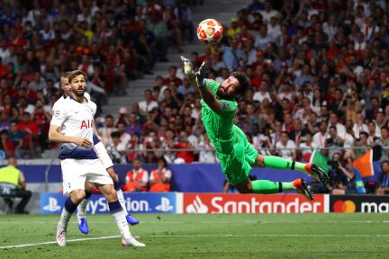 Salah e Origi marcam, Liverpool bate o Tottenham e é campeão da