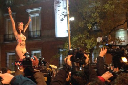 Choques entre la policía y los grupos que querían rodear el Congreso 1387045466-c95f701ad64db2ce67b745f73aee2d43