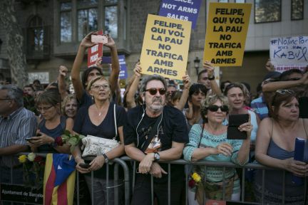 Image result for increpan al Rey en la marcha contra el terrorismo en barcelona